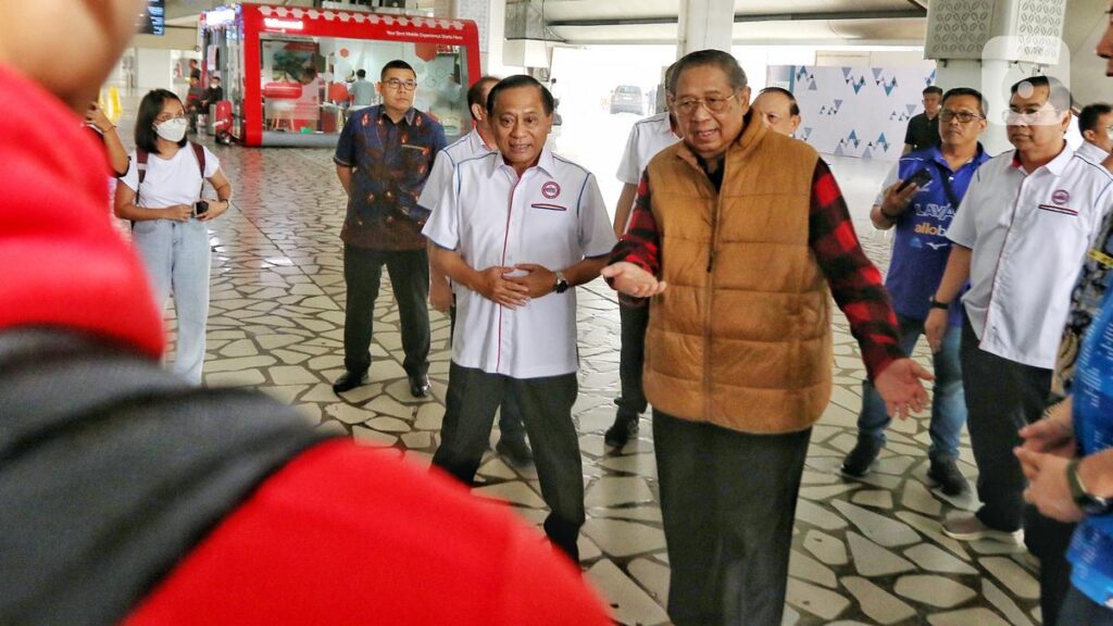 Sambut Tim Voli Putra Indonesia di Bandara, SBY Puji Prestasi Farhan Halim dkk di Kejuaraan AVC 2023