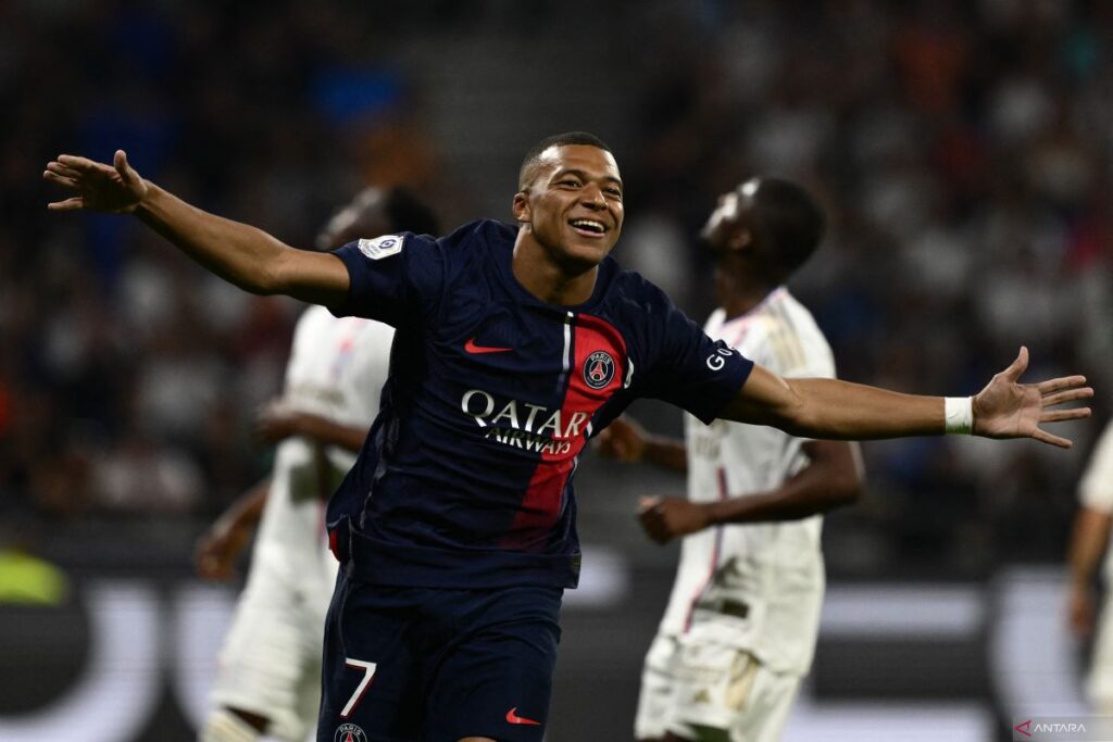 Mbappe ukir dwigol saat PSG hantam Lyon dengan kemenangan 4-1