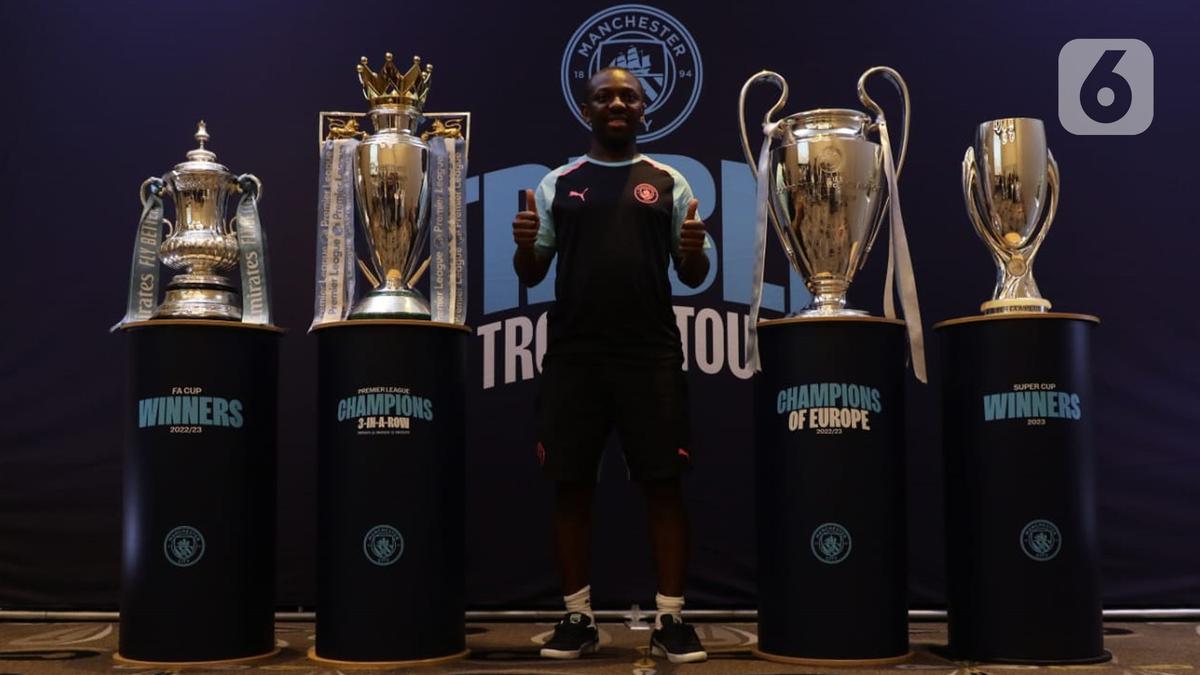 Manchester City Pamer Trofi Treble di Jakarta