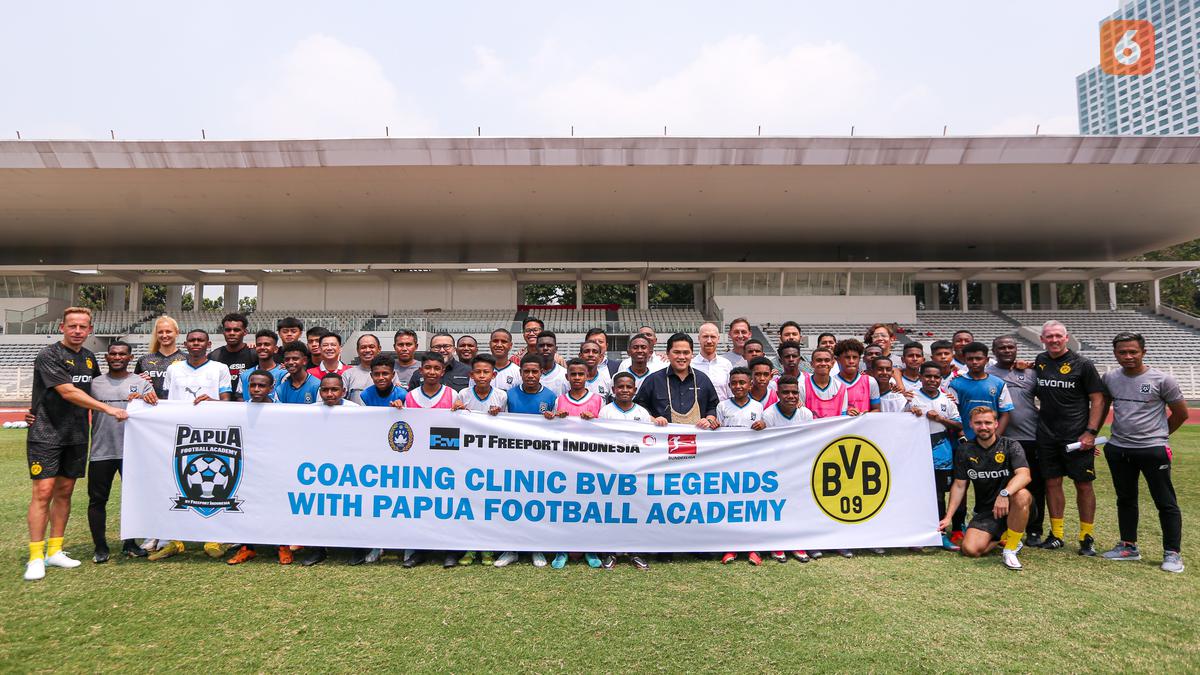 Kembangkan Talenta Sepakbola Papua, Legenda Borussia Dortmund Berbagi Tips Lewat Coaching Clinic