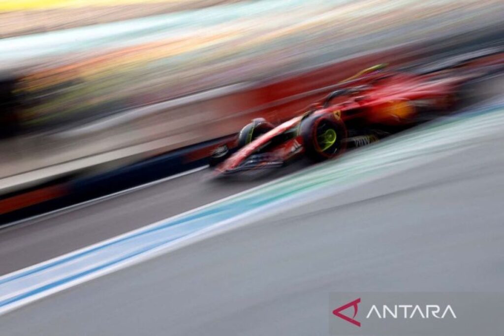 Sainz raih pole GP Singapura, Verstappen tak masuk grid terdepan
