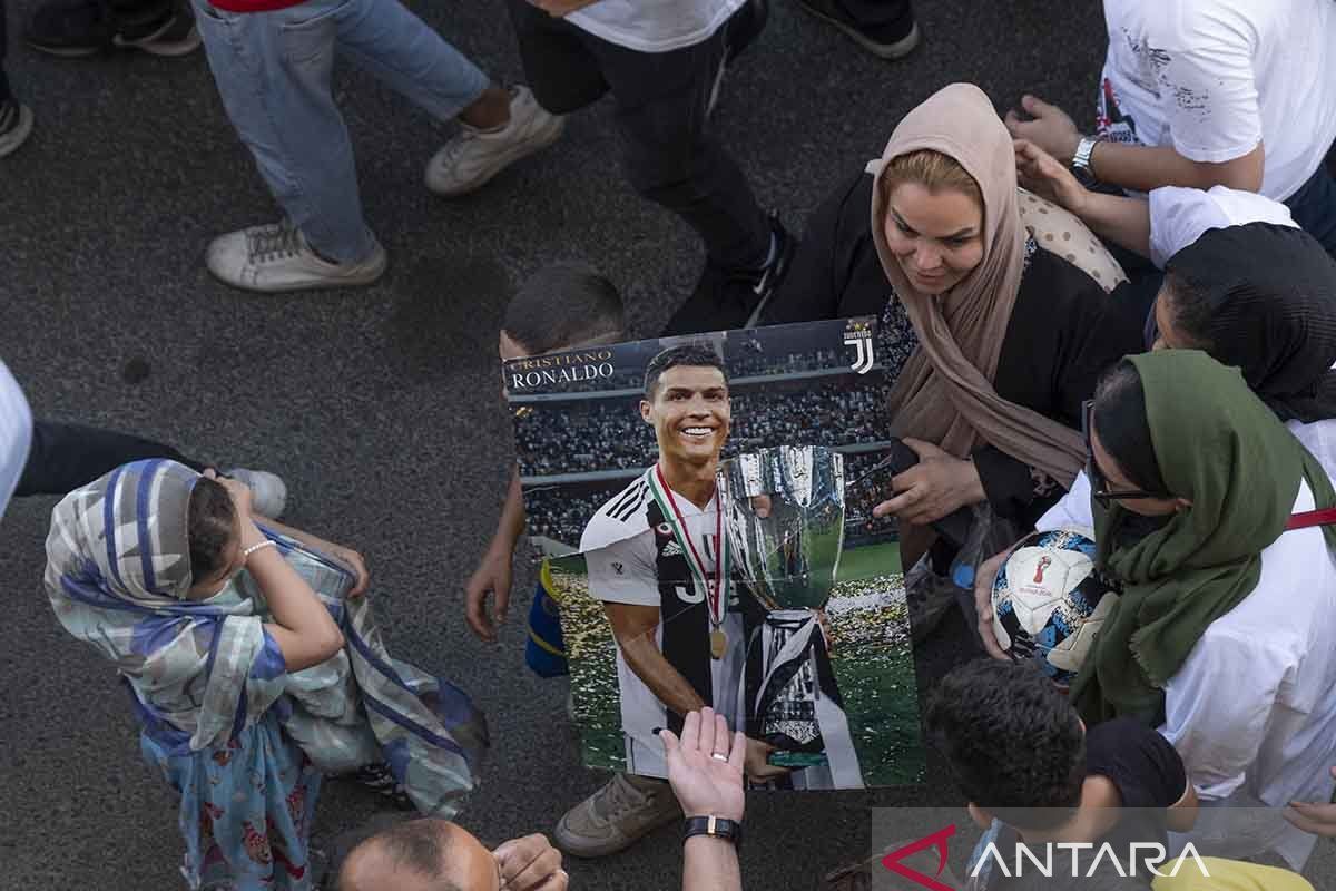 Fans menyambut CR7 jelang laga melawan Persepolis di Liga Champions Asia