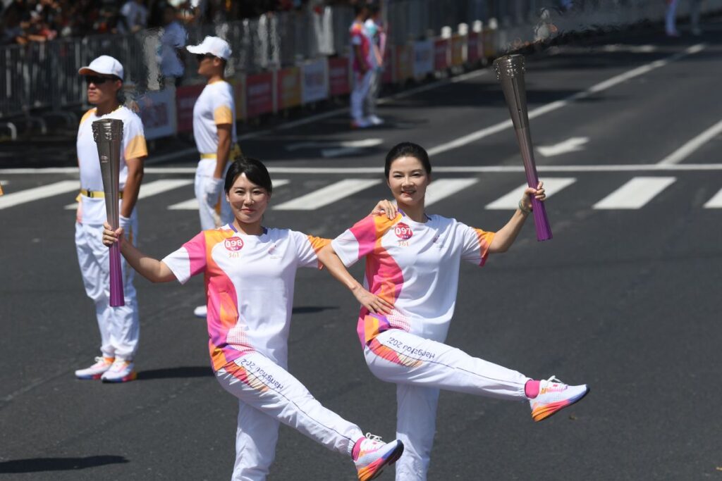 Album Asia: Estafet obor Asian Games ke-19 tiba di Wenzhou, China