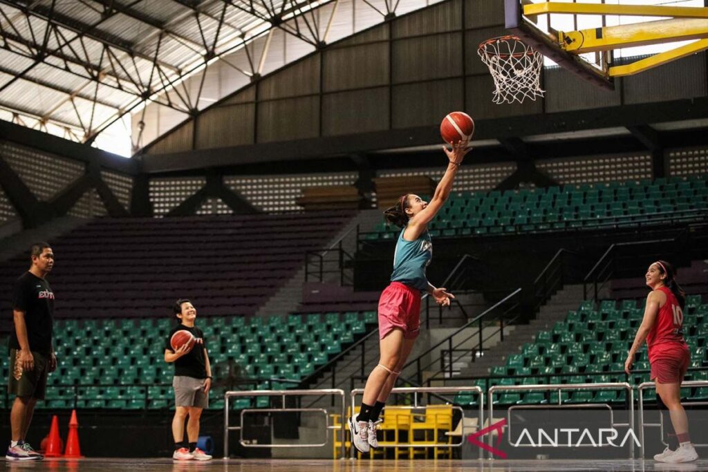 Timnas basket putri Indonesia berlatih jelang Asian Games China Hangzhou