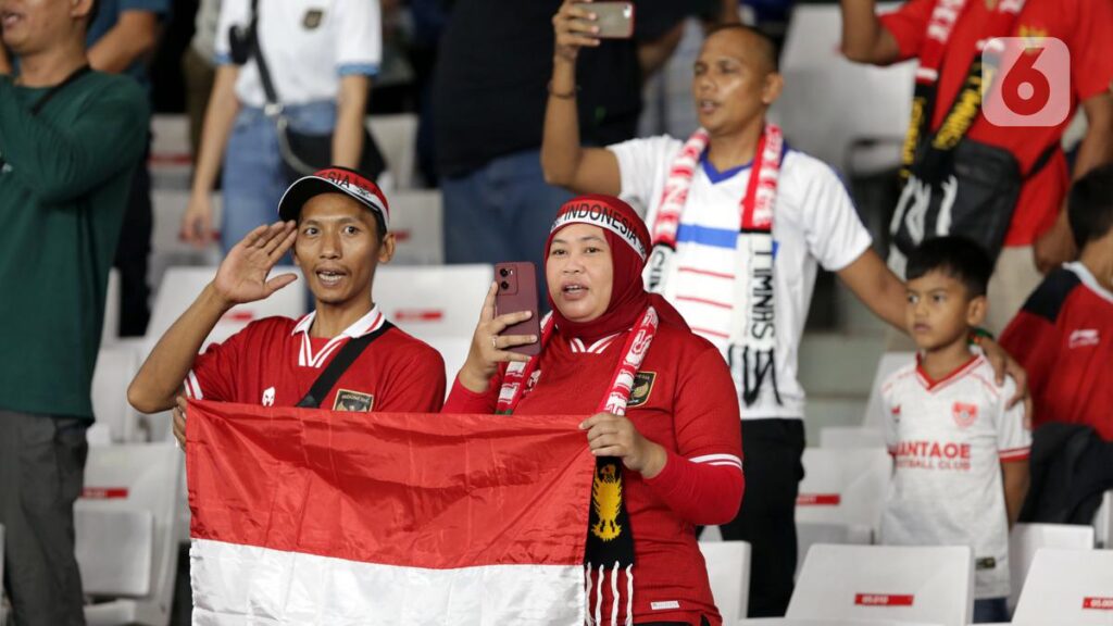 Suporter Timnas Indonesia Mendukung Perjuangan Tim Garuda