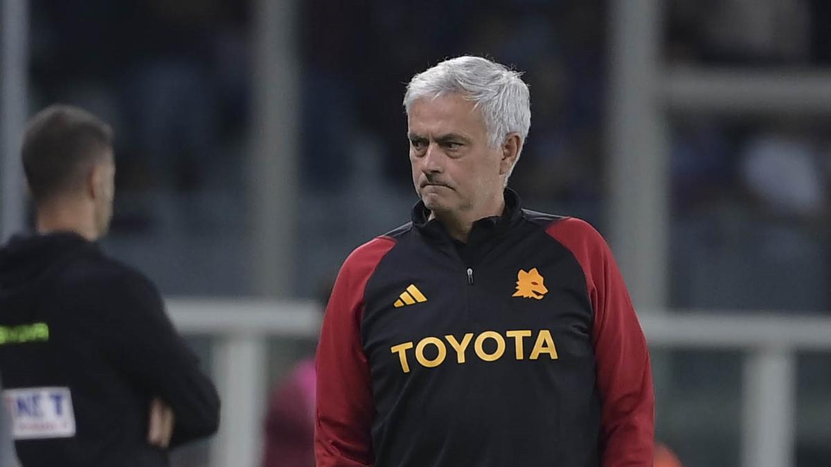 Roma Pertimbangkan Gantikan Jose Mourinho dengan Antonio Conte