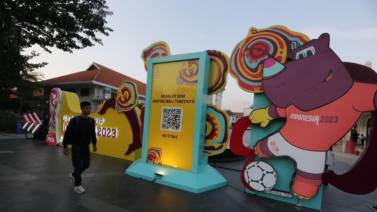 Masyarakat Surabaya Hiasi Perkampungan Sambut Piala Dunia U-17 2023