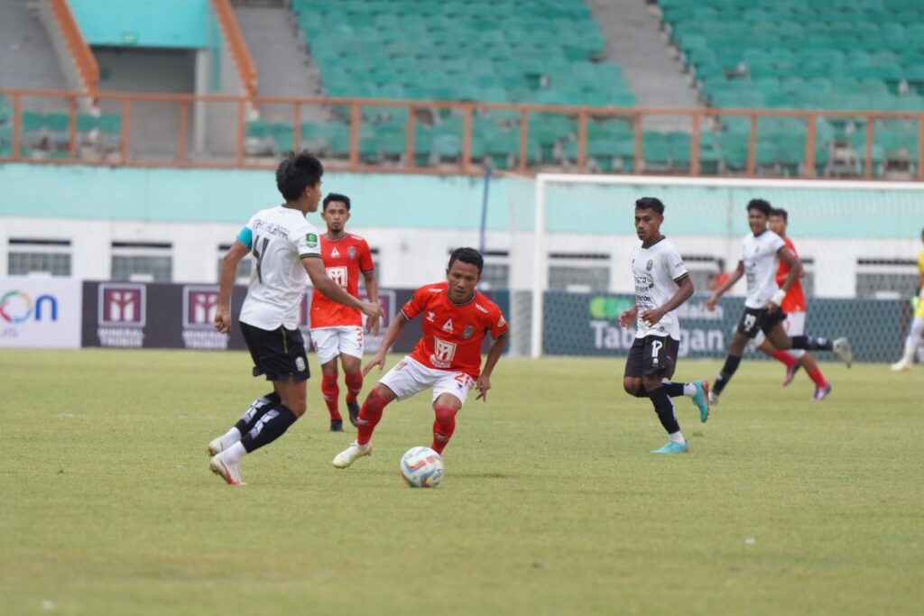 Tampil dengan 10 pemain, Malut United menang 2-1 atas Nusantara United
