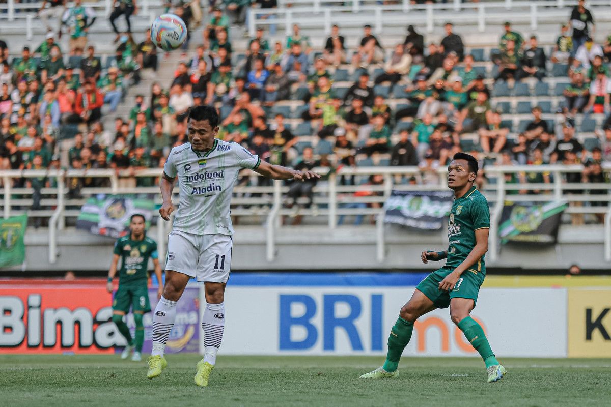 Pelatih Persebaya: Penambahan pemain tugas manajemen