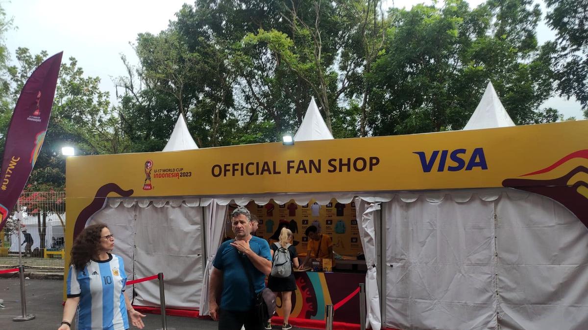 Merchandise Piala Dunia U-17 2023 Diburu, Boneka dan Kaos Maskot Laris Manis