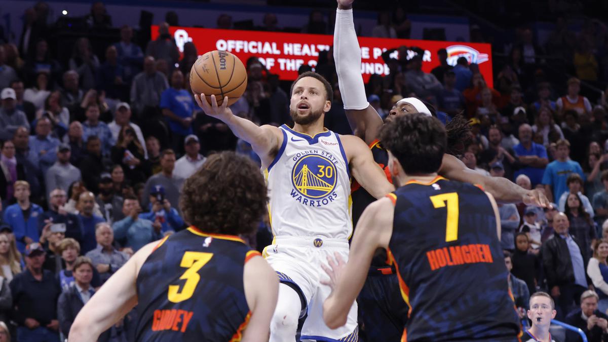 Piala NBA Dimulai, Stephen Curry Bantu Warriors Menang Dramatis