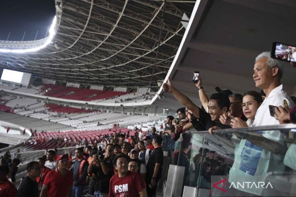 Ganjar Pranowo menyaksikan Liga Kampung Piala Soekarno