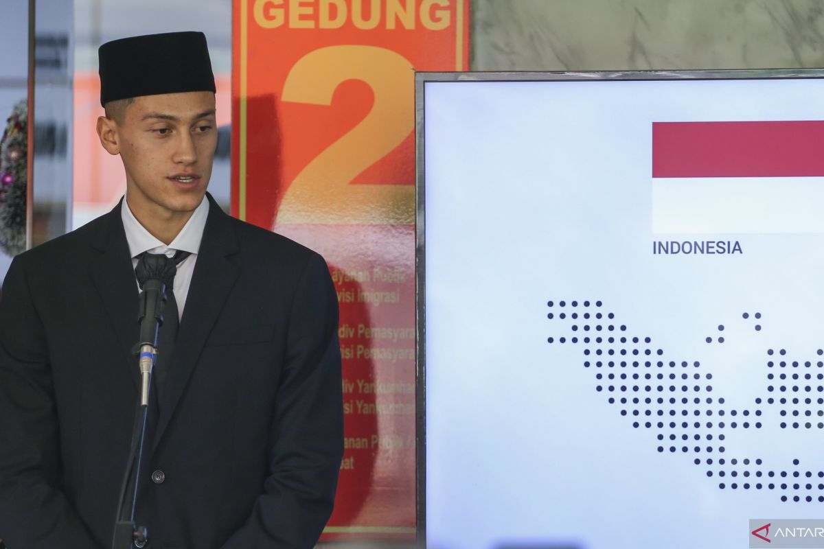Pesepakbola Venezia Jay Noah Idzes resmi menjadi warga negara Indonesia