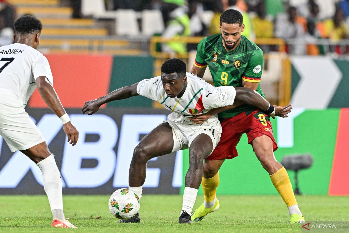 Guinea tahan imbang Kamerun meski akhiri laga dengan sepuluh pemain