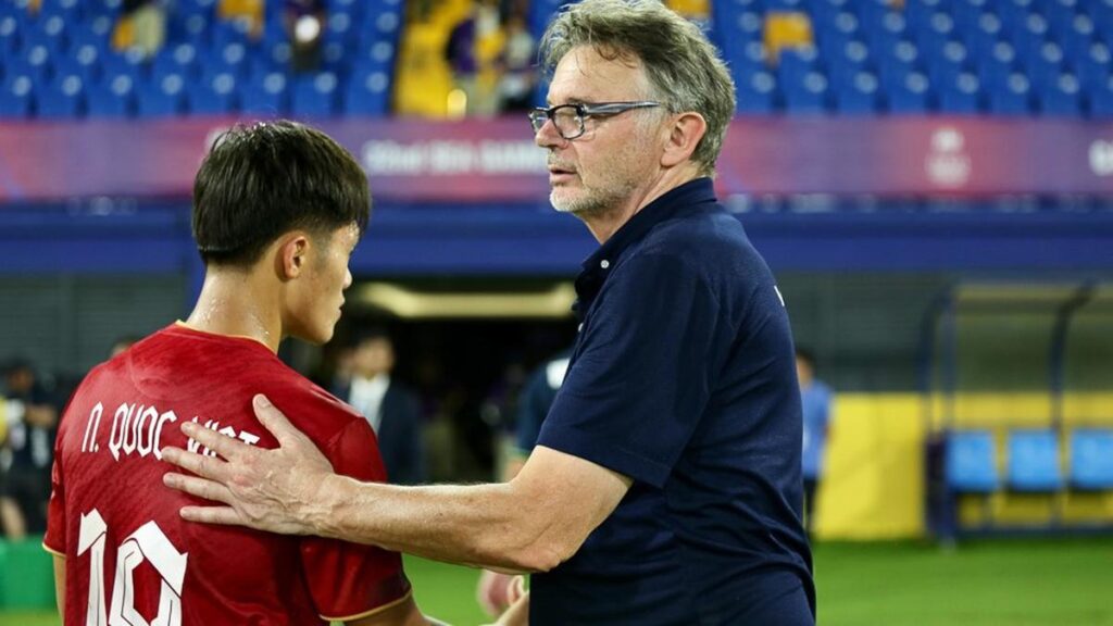 Melawan Jepang lebih dulu di Piala Asia 2023, pelatih Vietnam Philippe Troussier sudah merasa khawatir