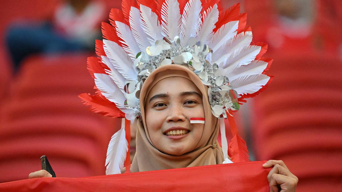 Aksi dan Gaya Suporter Garuda Dukung Perjuangan Timnas Indonesia di Piala Asia 2023