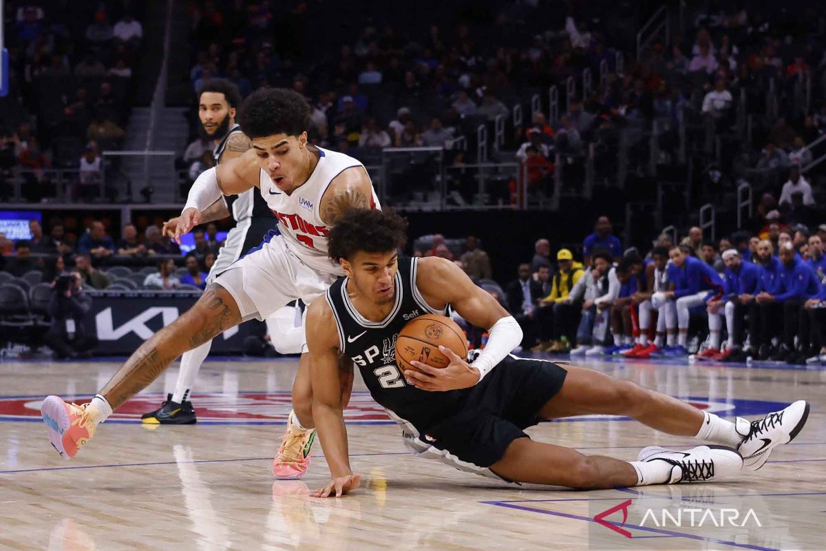 NBA : Spurs mengalahkan Pistons 130-108