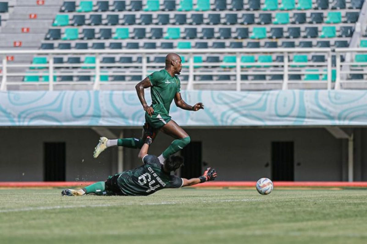 Pemain asing Persebaya sebut Paul Munster punya gaya melatih berbeda