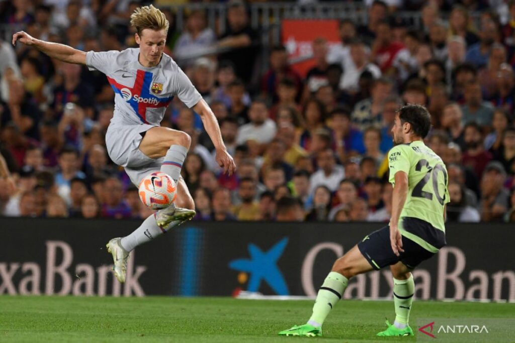 De Jong bantah rumor hengkang dari Barcelona jelang laga kontra Napoli