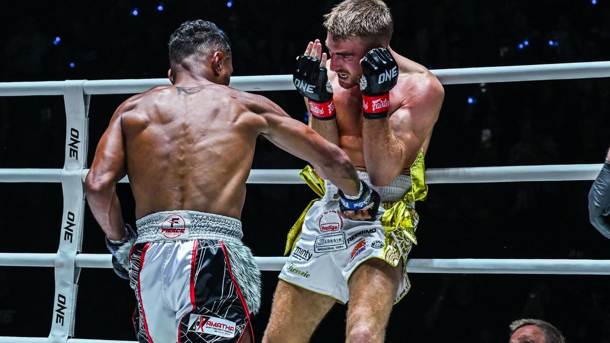 ONE Fight Night 19: Jonathan Haggerty Menang TKO Melawan Felipe Lobo