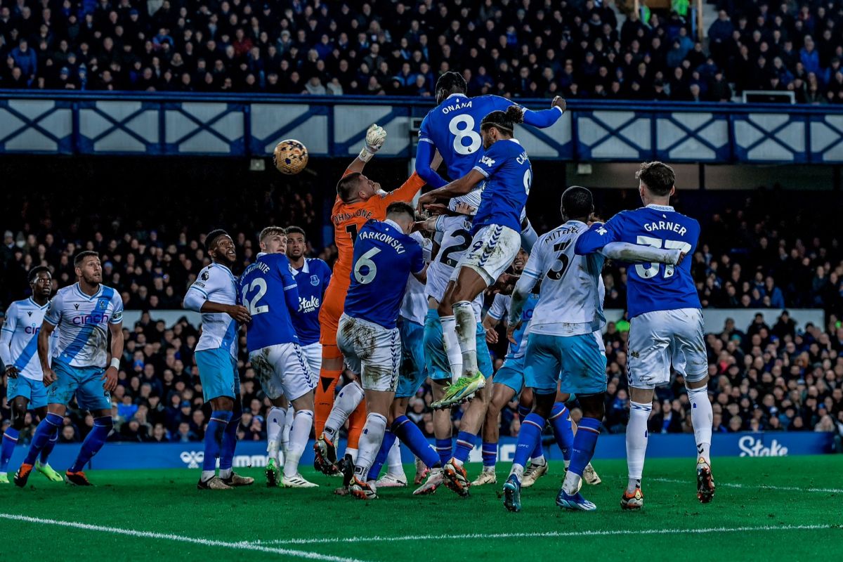 Onana selamatkan Everton dari kekalahan saat imbang 1-1 dengan Palace