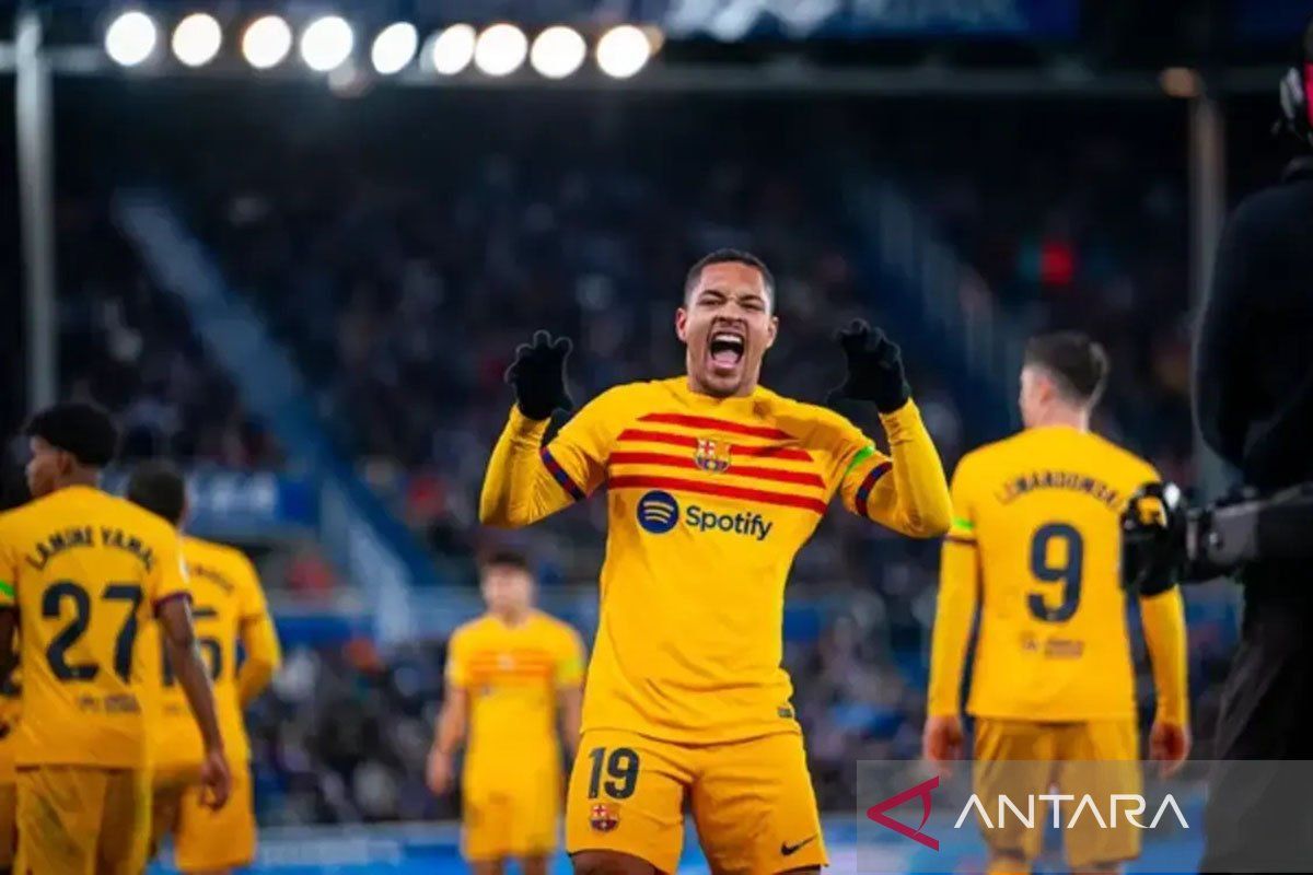 Kartu merah Vitor Roque mewarnai kemenangan 3-1 Barcelona atas Alaves