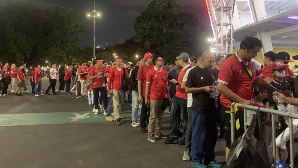 Antrean suporter SUGBK memadati jelang laga timnas Indonesia vs Vietnam