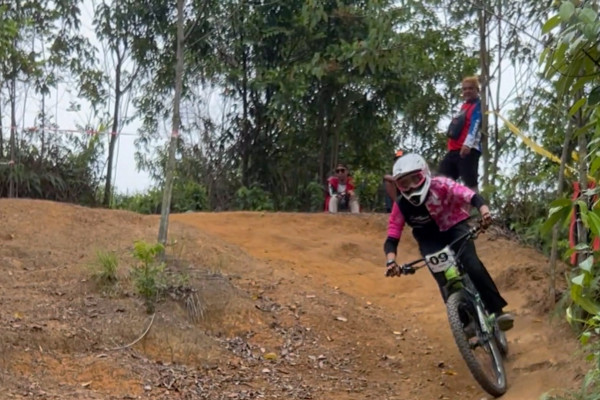 99 atlet dari lima negara berlomba di arena sepeda gunung Batam