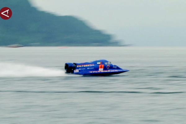 Andersson dan Stark menjadi yang terbaik dalam Lomba Sprint Powerboat F1 Danau Toba
