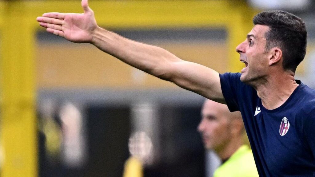 Melihat ke Manchester United, Thiago Motta malah memberi sinyal bakal nekat bertahan di Bologna